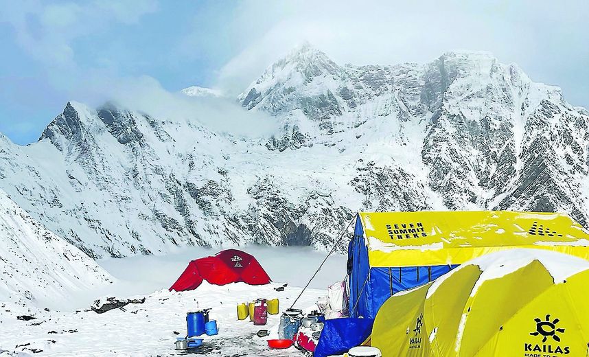 découvrez htskyblock lxaddons, une expérience de survie unique où l’aventure au sommet vous attend. construisez, survivez et explorez des paysages impressionnants dans ce mode de jeu captivant.