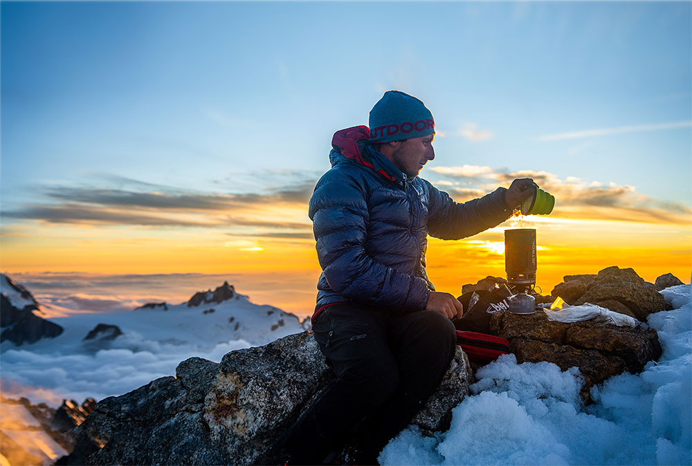 découvrez htskyblock avec lxaddons, une expérience de survie unique au sommet. construisez, survivez et dominez dans ce jeu multijoueur captivant.